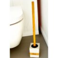 Design Toilettenbürsten Halter aus Beton und Eichenholz aus der Betonmanufaktur Gutmann - Design.