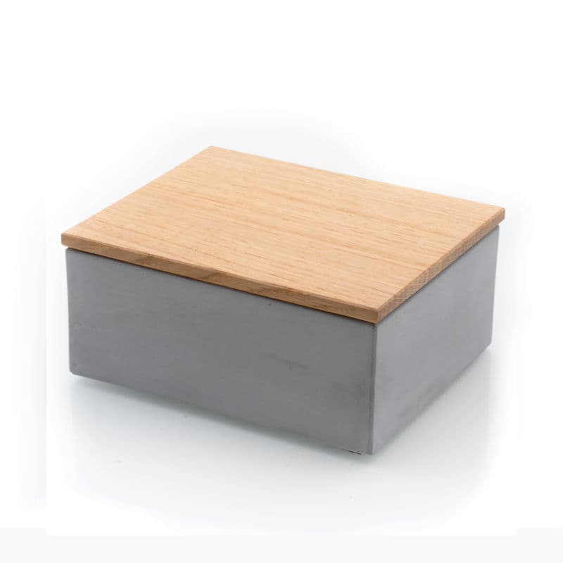 This is a handmade Wet tissues box storage with oak Lid.